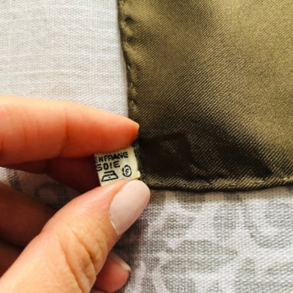 SOLD - Vintage HERMES Scarf GIBIERS - Henri de - Picture 8 of 8